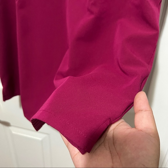 Figs Women’s catarina 1 pocket scrub top in deep magenta - Picture 2 of 6